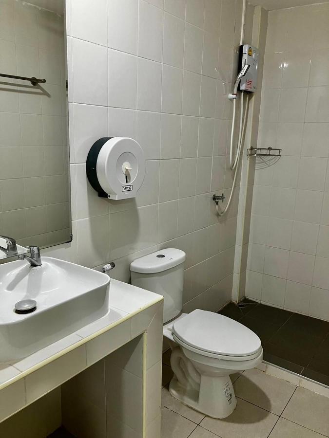 Pakdee House Hotel Udon Thani Ngoại thất bức ảnh